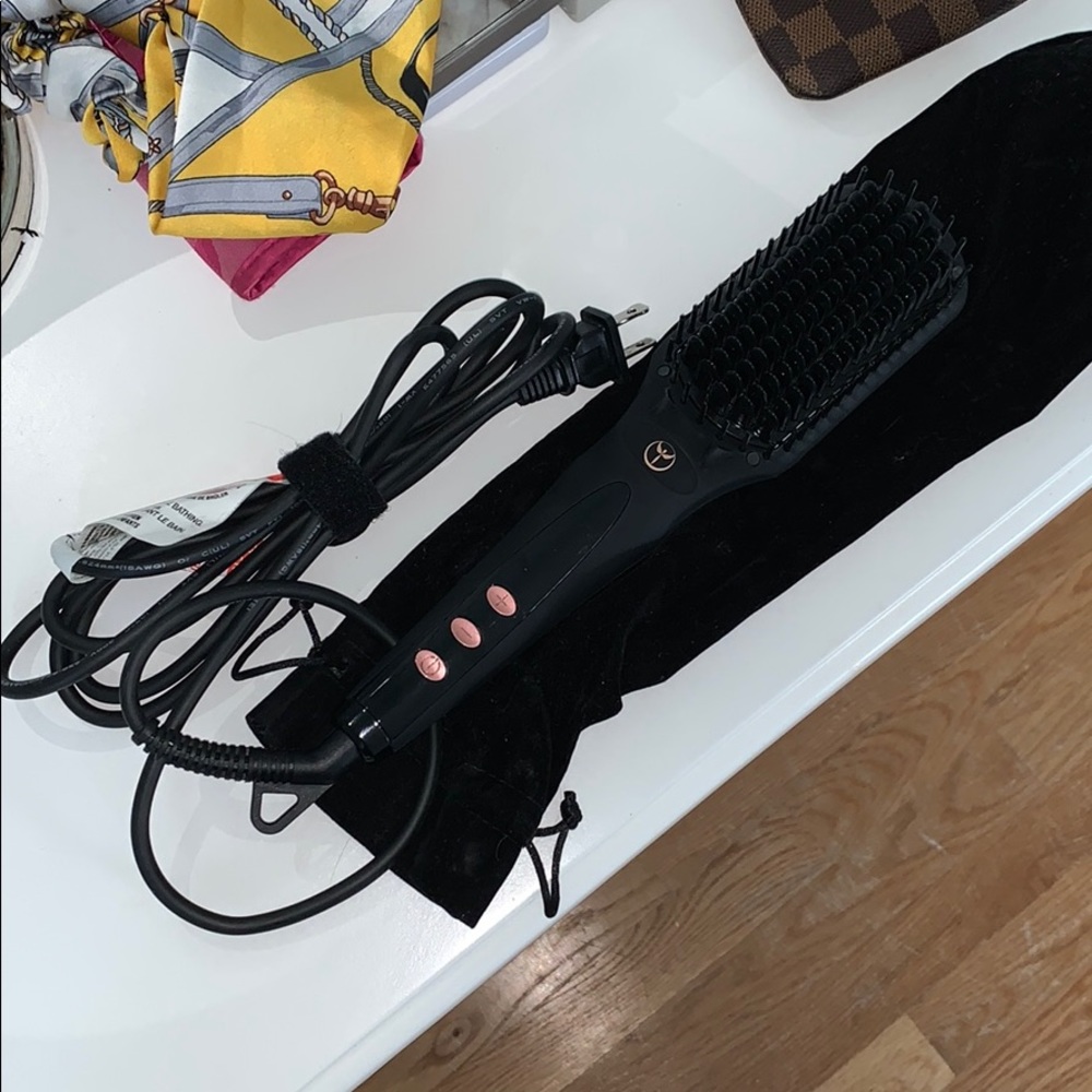 L’ange Le Vite Hair Brush Straightener